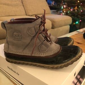 SOLD*****Sorel Out N About Boots, Sz 6
